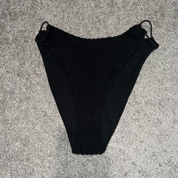 Bikini - Picture 4 of 5